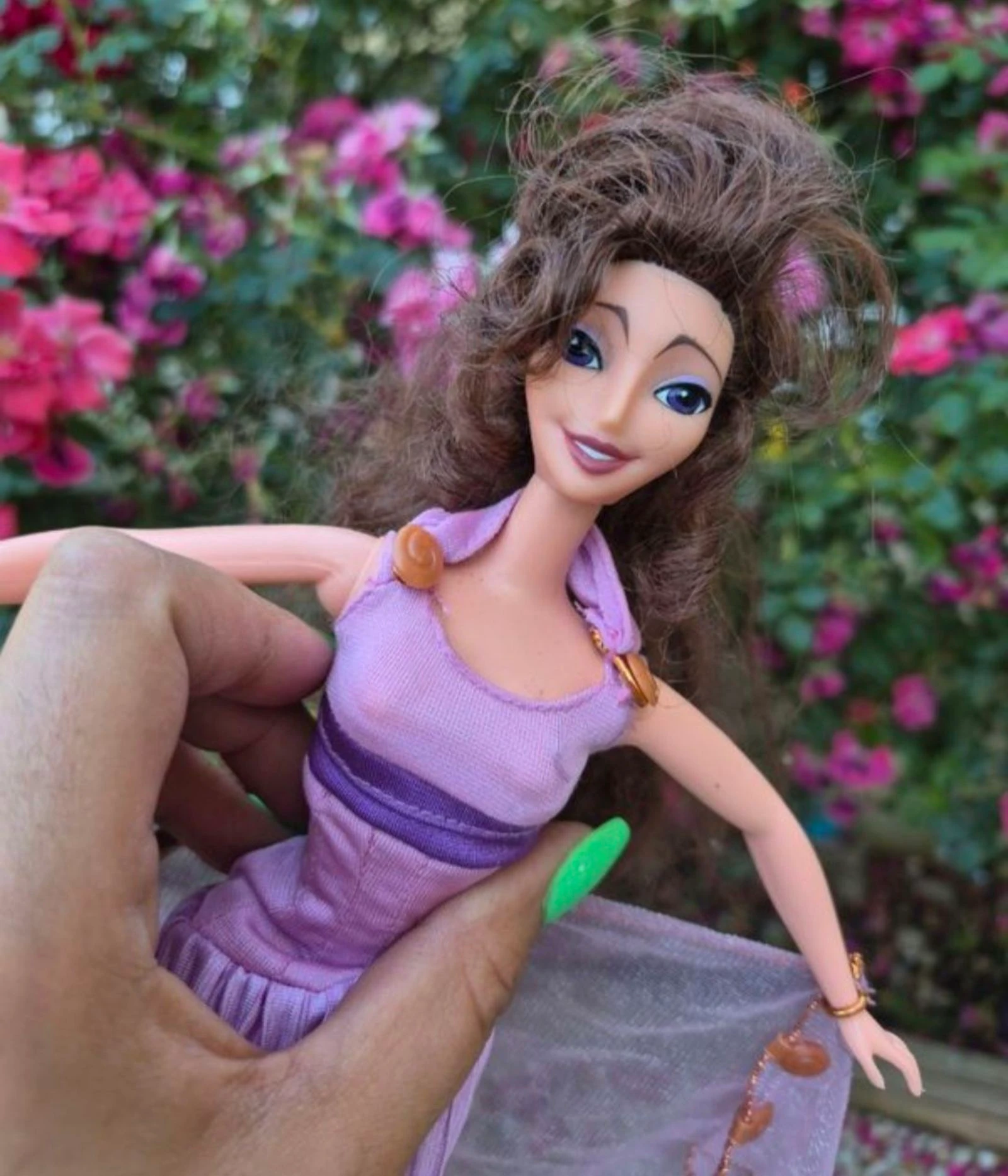 Jolie poupée Megara du film Hercules par Mattel.